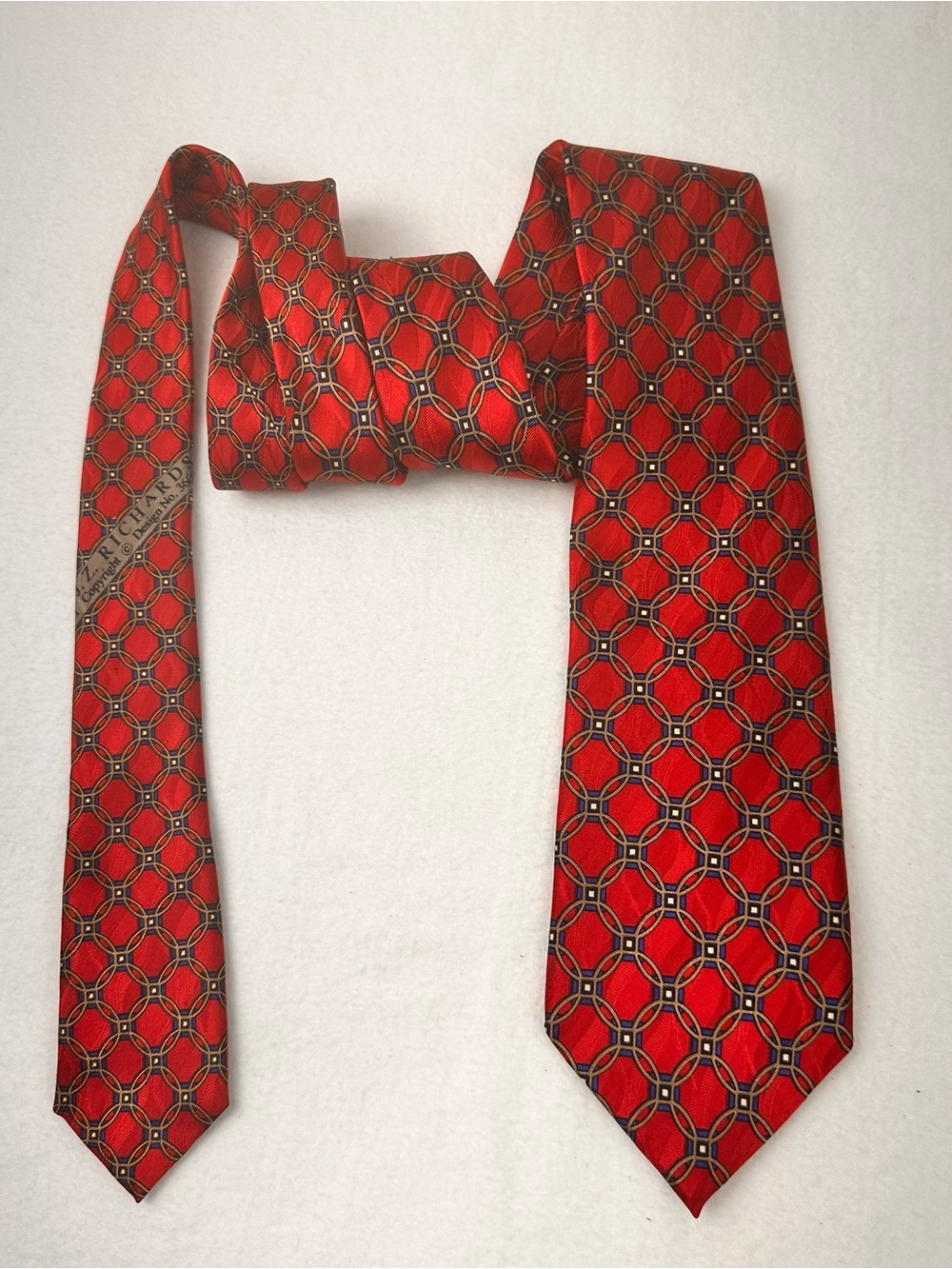 Men's Red Geometric Silk Tie - Classic Formal Accessory